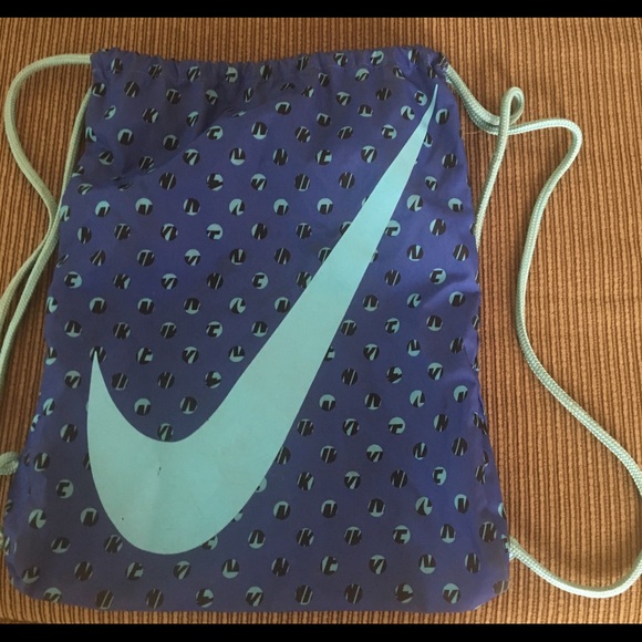 Nike Handbags - Nike drawstring bag
